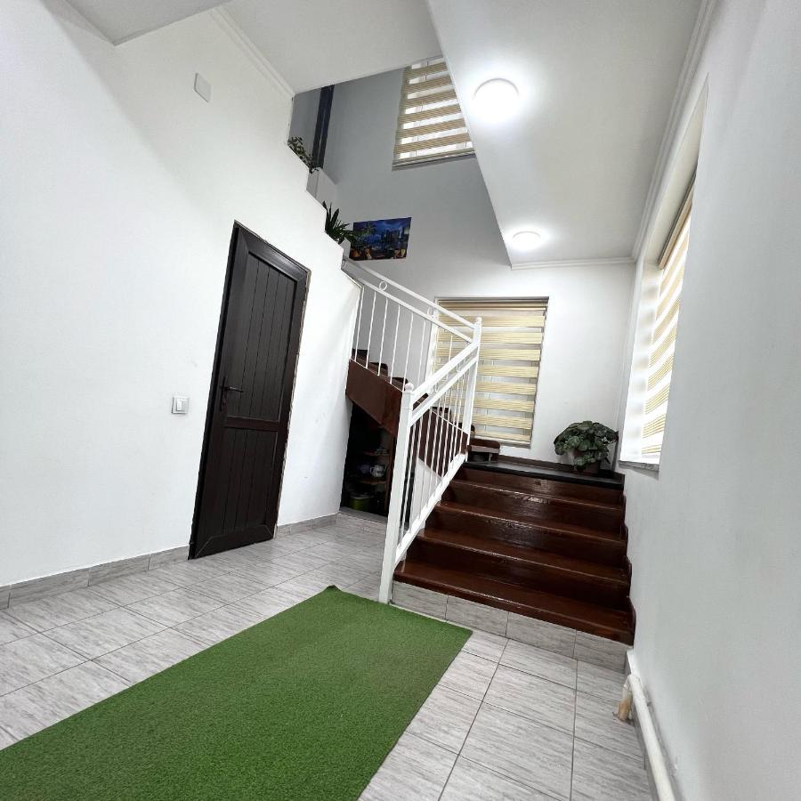 Abs Guest House אוש מראה חיצוני תמונה