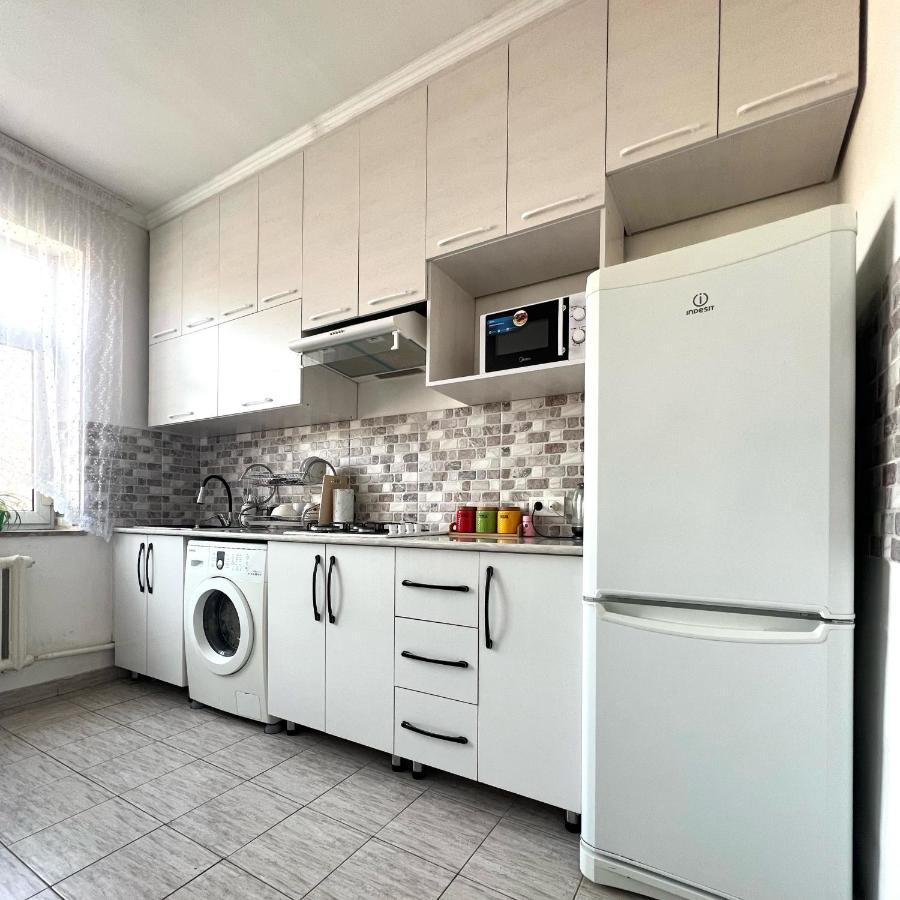 Abs Guest House אוש מראה חיצוני תמונה