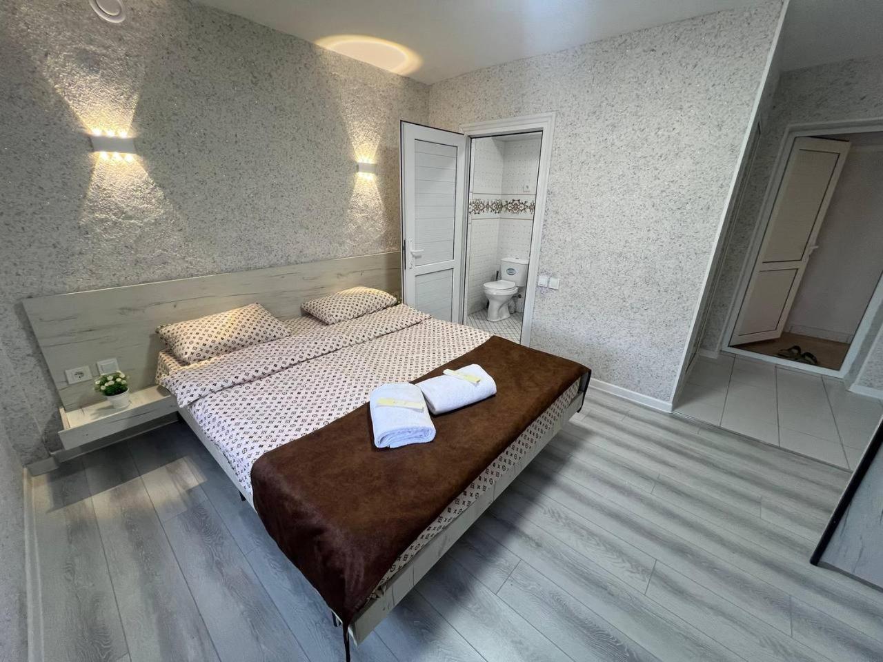 Abs Guest House אוש מראה חיצוני תמונה